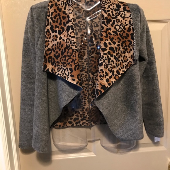 Reversible fleece jacket...Grey and leopard print - Picture 1 of 3